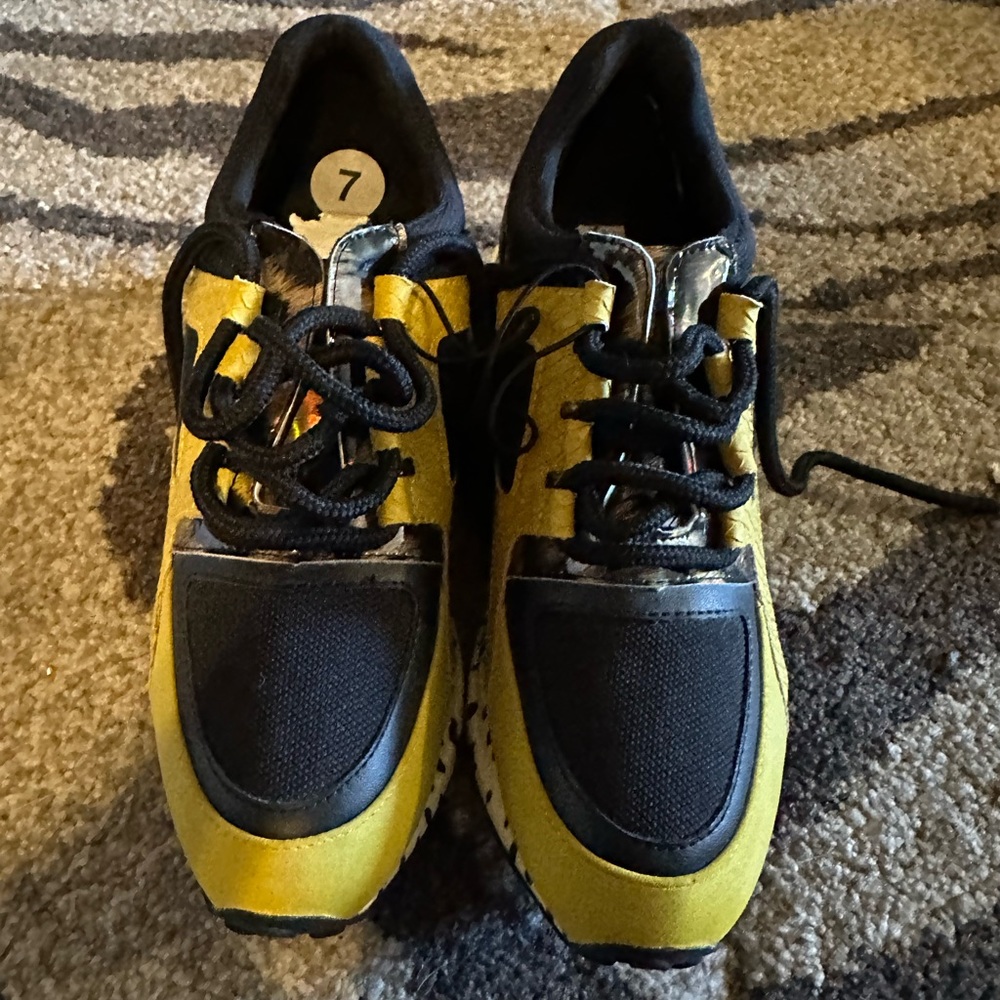 New Steve Madden Cliff Trainers shoes Women size 7